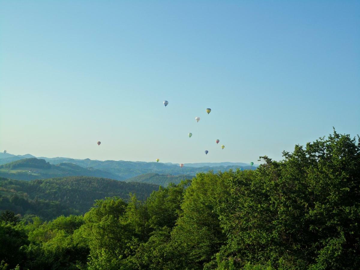 Weingut Stoff Bed & Breakfast Kitzeck im Sausal Exterior photo