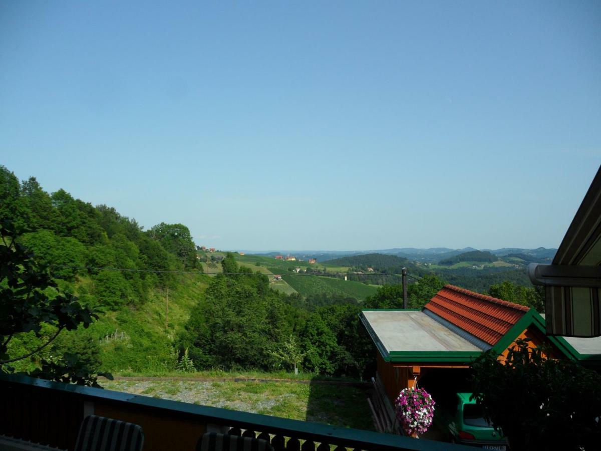 Weingut Stoff Bed & Breakfast Kitzeck im Sausal Exterior photo