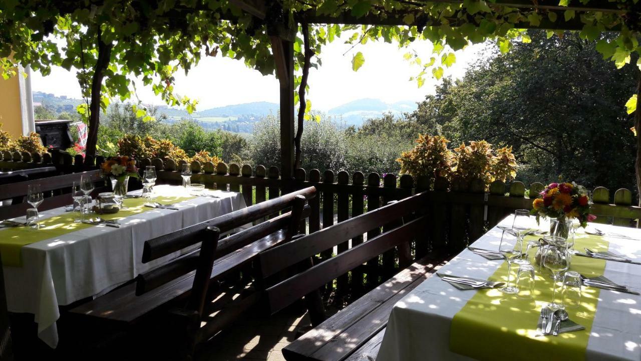 Weingut Stoff Bed & Breakfast Kitzeck im Sausal Exterior photo