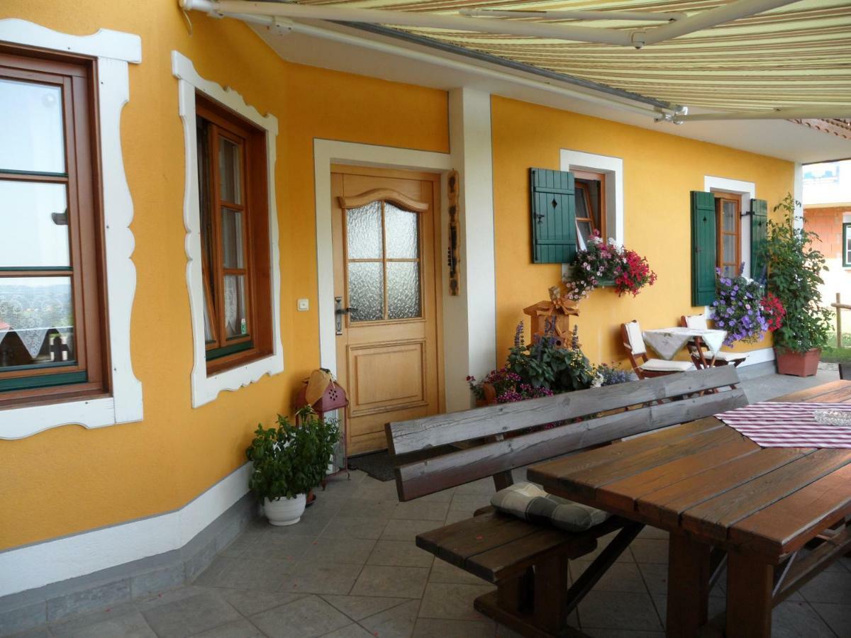 Weingut Stoff Bed & Breakfast Kitzeck im Sausal Exterior photo
